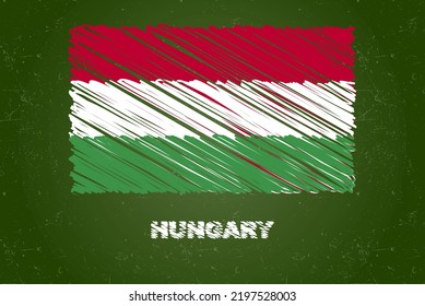 Bandera de Hungría con efecto tiza sobre pizarra verde, concepto de bandera del país dibujante a mano, pizarra verde con bandera de Hungría, textura de tiza, bandera para los niños, material de clase