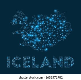 Mapa de red de Islandia. Mapa geométrico abstracto del país. Conexión a Internet y diseño de telecomunicaciones. Potente ilustración vectorial.