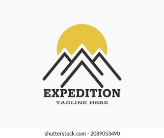 Icon logo of four mountains with the sun. Logo of the peak of  mountain. Simple circular vector logo in a modern style. 