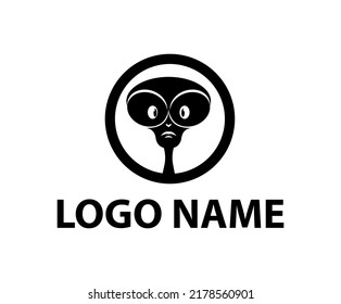 iconic black simple alien head logo