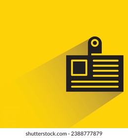 id card con sombra sobre fondo amarillo