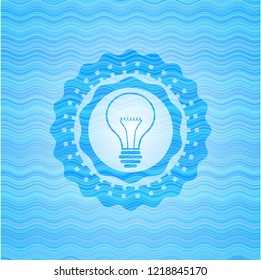 idea icon inside light blue water wave badge background.