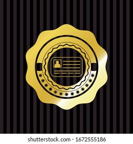 icono de tarjeta de identificación dentro de la placa dorada