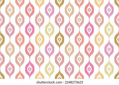 El diseño de la decoración de los patrones étnicos Ikat es impecable. El motivo tribal nativo adorna el vector tradicional del bordado folk afroamericano. Moqueta de tela azteca boho mandalas papel de pared textil 