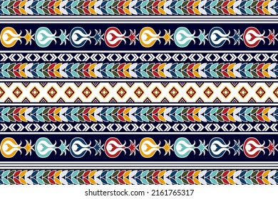 Diseño de patrones textiles étnicos Ikat. Moqueta de tela azteca mandala adornos de decoración textil papel tapiz. Fondo de vectores de bordado tradicional del pavo nativo de la tribu textil 