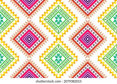 Diseño de patrones étnicos geométricos Ikat. Moqueta de tela azteca mandala adorno boho chevron decoración textil papel de pared. Antecedentes del vector tradicional del bordado del pavo tribal africano