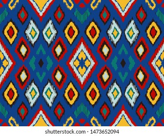 Ikat geometric folklore ornament with diamonds. Tribal ethnic vector texture. Seamless striped pattern in Aztec style. Folk embroidery. Indian, Scandinavian, Gypsy, Mexican, African rug.