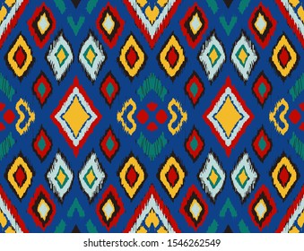 Ikat geometric folklore ornament with diamonds. Tribal ethnic vector texture. Seamless striped pattern in Aztec style. Folk embroidery. Indian, Scandinavian, Gypsy, Mexican, African rug. 