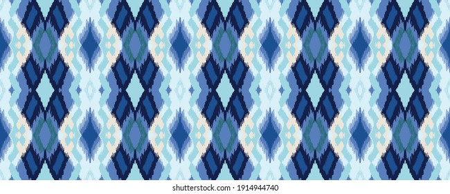 Ikat geometric folklore ornament with diamonds. Tribal ethnic vector texture. Seamless striped pattern in Aztec style. Folk embroidery. Indian, Scandinavian, Gypsy, Mexican, African rug.