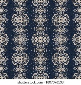 Ikat nahtloses Muster. Grenze mit Schneeflocken. Arbeitstisch. Neues Jahr Weihnachten Hintergrund. Vektorbinde Farbe Shibori Druck mit Streifen und Chevron. Tintenfisch strukturierter japanischer Hintergrund. Böhmische Mode. 