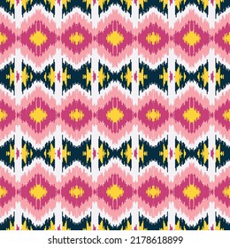El Ikat Ikat tiene una forma de diamante transparente y un diseño de patrones vectoriales sin fisuras. Patrón de ikat geométrico de tela étnica. Recortar el fondo de repetición sin problemas. Motivos tribales ikat textil 