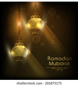 Illuminierte hängende arabische Laternen auf glänzendem braunem Hintergrund für die Feier des heiligen Monats der muslimischen Gemeinschaft Ramadan Mubarak. 