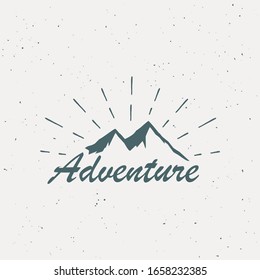 Illustration eines Abenteuers in den Bergen. Vektorillustration-Illustration von Bergen, Rochen und Text auf einem Hintergrund mit Textur. Illustration werbt für Expeditionen in die Berge.