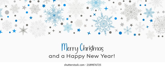 Ilustración con complejos copos de nieve grandes y pequeños de Navidad en colores azul claro y gris con inscripción Feliz Navidad. Fondo invernal con nieve en caída
