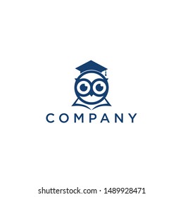Illustration concept of owl in graduate hat . Vector