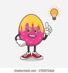Eine Illustration der Ostereig-Cartoon-Maskottfigur bekommt eine Idee