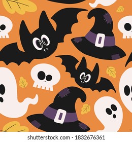 Ilustración de los atributos de la fiesta de halloween. Patrón con sombrero de bruja, murciélago lindo, cabeza de cráneo o muerte, fantasma y algunas hojas amarillas. ¡Feliz Halloween!