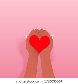 Ilustración de cómo las manos sostienen un corazón rojo con amor en un hermoso fondo rosado
