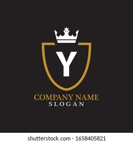 Ilustración de forma Escudo con letra Y en el medio y la corona de lujo. Plantilla de icono de logotipo para Web y tarjetas de presentación, plantilla de logotipo de carta en fondo negro