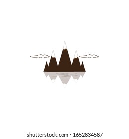 ilustración vectorial gráfico de alta montaña con nubes y reflejo del diseño del logotipo del agua modelo vectorial adaptado para club de montaña, campamento de verano, montina buena, marca, etc