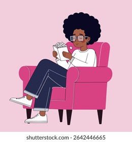Ilustração de uma mulher com afro e óculos relaxando em uma poltrona rosa, lendo um livro e comendo pipoca em um fundo rosa.
