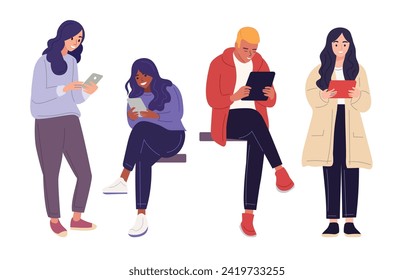 Ilustraciones de individuos que tienen y usan teléfonos móviles o tablets. Personajes con smartphones en la mano, que incluyen dispositivos tanto para hombres como para mujeres. Navegando por Internet y charlando. 