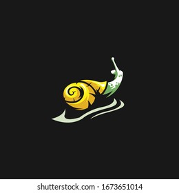 Gráfica vectorial de ilustración de un caracol que tiene una concha dorada amarilla buena para el logo, etc.