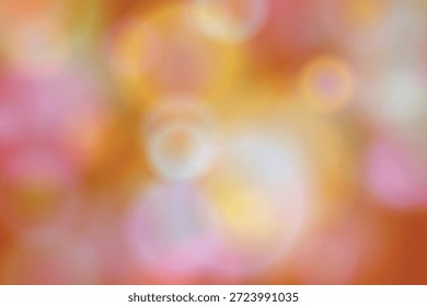 La Imagen muestra un hermoso efecto bokeh con tonos dorados y rosados. Las luces son borrosas, creando una atmósfera suave y de ensueño. El fondo es predominantemente dorado con puntos de luz rosas dispersos, dándole una sensación festiva y cálida.