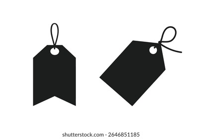A imagem apresenta duas ilustrações de vetor preto minimalista de tags de venda com cordas, definidas contra um fundo branco nítido, enfatizando a simplicidade e a clareza.