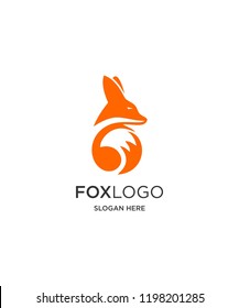 Image of a fox sitting.