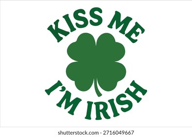 Una Imagen muestra un trébol de cuatro hojas con el texto 'bésame soy irlandés', celebrando el día de San Patricio.