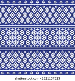 Das Bild zeigt ein geometrisches Blau-Weiß-Muster mit horizontal angeordneten Rautenformen, die traditionellen gewebten Textildesigns ähneln.