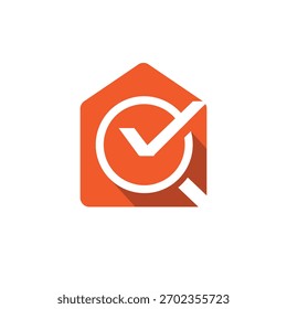 A imagem mostra um design de logotipo plano que representa uma forma de casa com uma lupa e um ícone de marca de seleção dentro dela. O logotipo parece limpo em cor laranja e branco em um fundo branco.