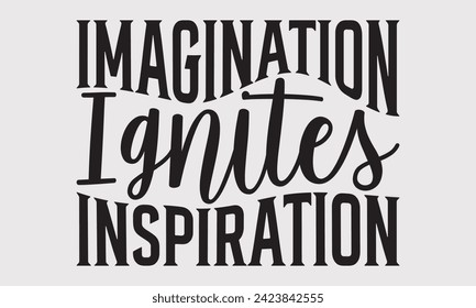 Imagination entzündet Inspiration - T-Shirt-Designs für Schriftsteller, handgeschriebene Phrase-Schrift, Vektorgrafik mit handgezeichneter Schrift, für Poster, Hoodie, Wand, Banner, Flyer und Umarmung.