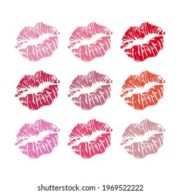 Impresiones de lápiz de labios sobre blanco. Siluetas de labios rojos, rosados, fucsia aisladas sobre fondo blanco. Rastro cualitativo de textura de lápiz labial real, formato vectorial