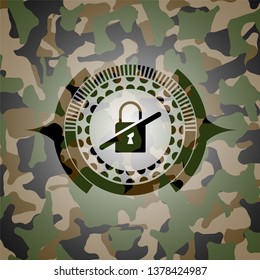 inaccessible icon on camouflaged pattern