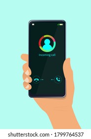 Llamada entrante al smartphone que está en la mano.