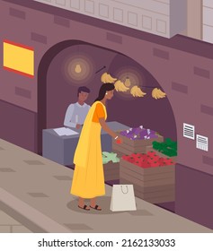 Mujer india en el bazar de la calle oriental, vendedora en venta de verduras y frutas. Mercado callejero asiático con bienes auténticos. Comercio local. Comerciante indio, mercado. El vendedor masculino vende productos