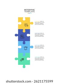Modelo infográfico com quatro peças de quebra-cabeça verticalmente empilhadas em um gradiente de amarelo, azul, azul claro e verde. Cada peça contém um ícone e uma área de texto. Ilustração vetorial.