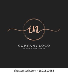 Initial IN Beauty-Monogramm und elegantes Logo-Design, Handschrift Logo der ersten Signatur, Hochzeit, Mode, Blumen und botanisch mit kreativen Vorlage.