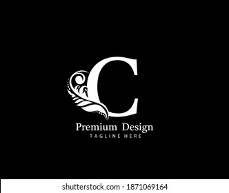 La lujosa belleza inicial C mejor florece el logo de un monograma ornamental. Icono Alfabético Vintage para el diseño de libros, nombre de marca, sello, restaurante, boutique, notario, hotel.  