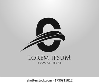  Icono del logotipo del águila de la letra C inicial con diseño creativo del vector de cabeza de águila.