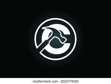 Ursprüngliches C-Monogramm-Buchstabenalphabet mit Hammer. Reparatur-, Renovierungs- und Konstruktionslogo. Modernes Vektorlogo für Bauunternehmen und Firmenidentität