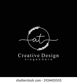EN la caligrafía inicial logotipo manuscrito. Alfabeto escrito a mano en la plantilla de logotipo. Cartas y alfabetos para la firma, boda, moda, floral y botánica 