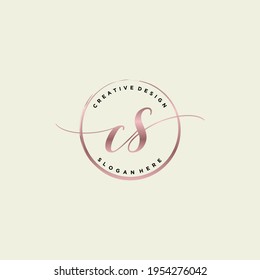 Monograma de belleza CS inicial y diseño elegante de logotipo, logotipo de escritura a mano de firma inicial, boda, moda, floral y botánica con plantilla creativa.