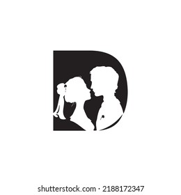 Diseño inicial del logo D con dos parejas besando a la novia y al novio