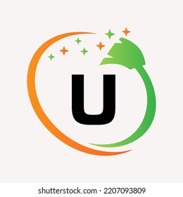 Logotipo De Limpieza Inicial De La Casa En El Concepto De Letra U. Símbolo vector de tipo de logotipo Maid