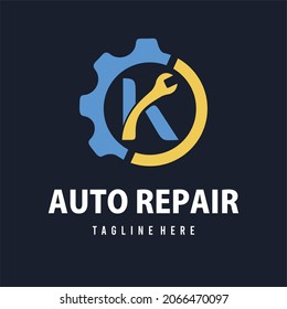Letra K inicial con engranaje y llave para reparación del hogar automotriz, ajuste, empresa de servicios de mantenimiento. Plantilla de logotipo comercial de reparación domiciliaria