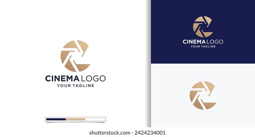 Letra inicial C con rayas de película para el diseño del logotipo de producción de películas