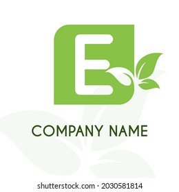 Letra inicial E con hojas para la naturaleza verde, el medio ambiente, la ecología amigable, la agricultura, la jardinería, el diseño del logotipo de la empresa de servicios de jardín